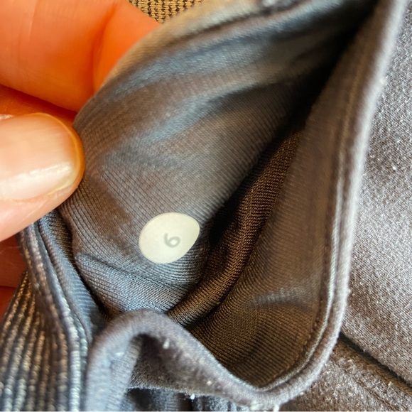 Lululemon Boogie Short Women’s Size 6 - Picture 4 of 4